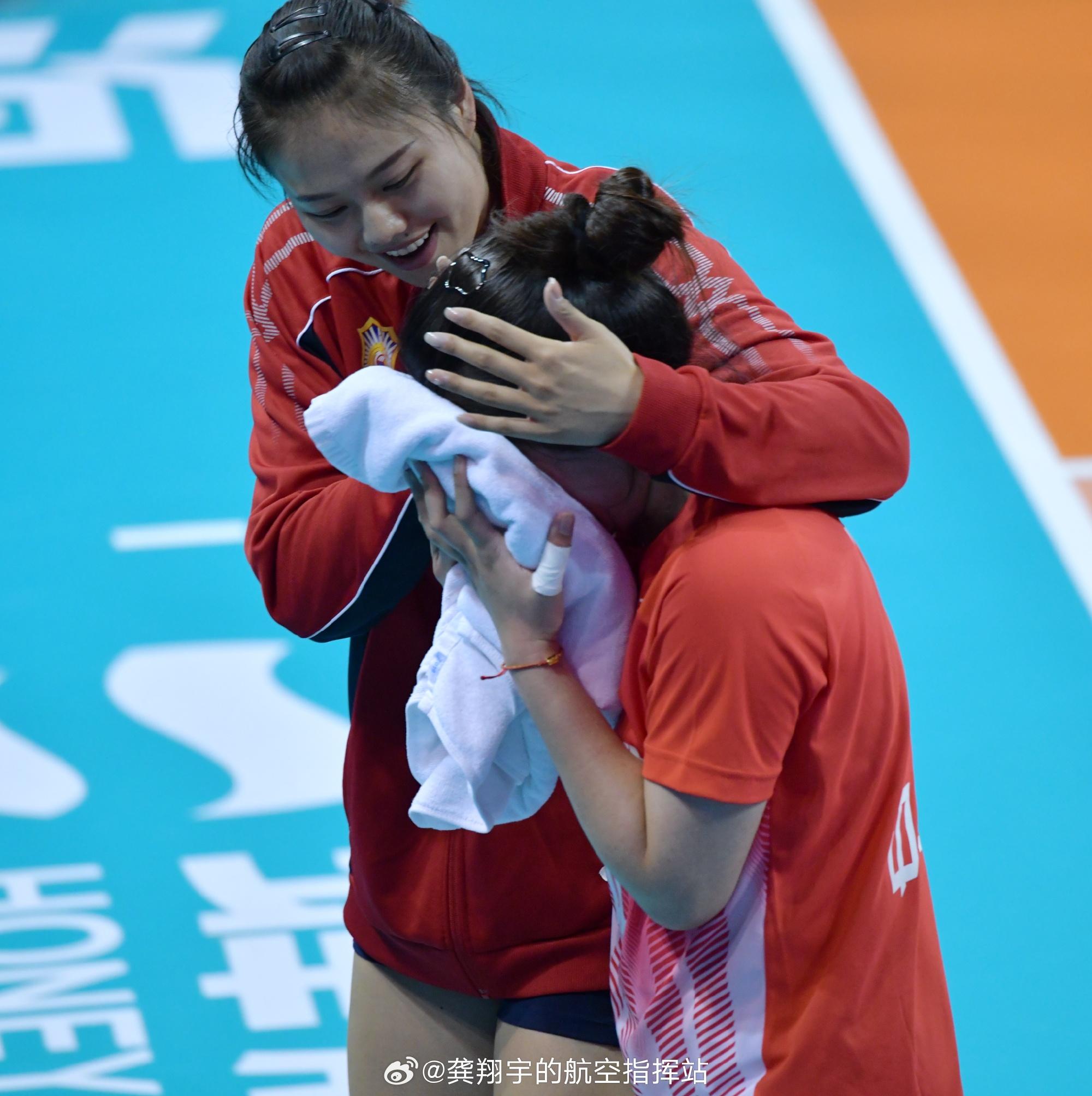 排球选手赛后落泪，背后故事感人